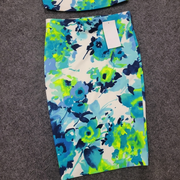 NWT two piece set! Saks Fifth Avenue - Picture 2 of 11